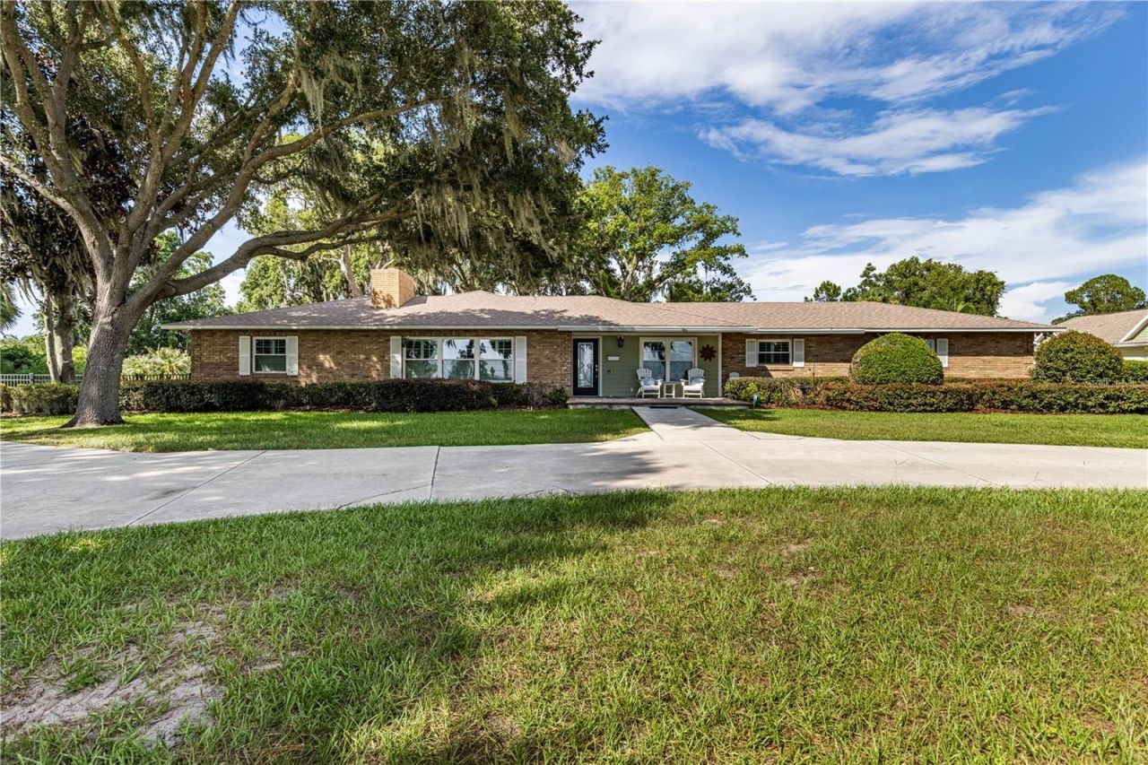 32834 Lakeshore Drive, Tavares, FL 32778 Photo