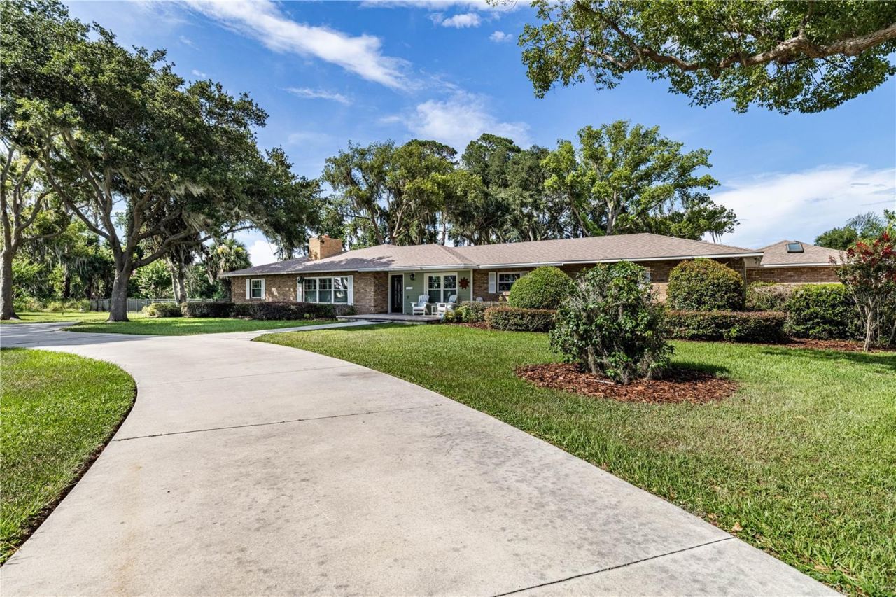 32834 Lakeshore Drive, Tavares, FL 32778 Photo