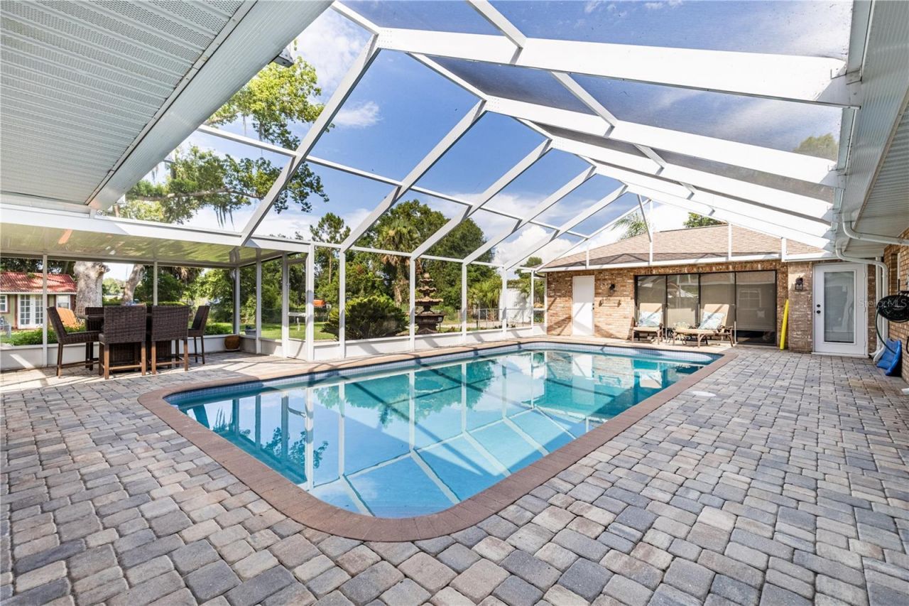 32834 Lakeshore Drive, Tavares, FL 32778 Photo