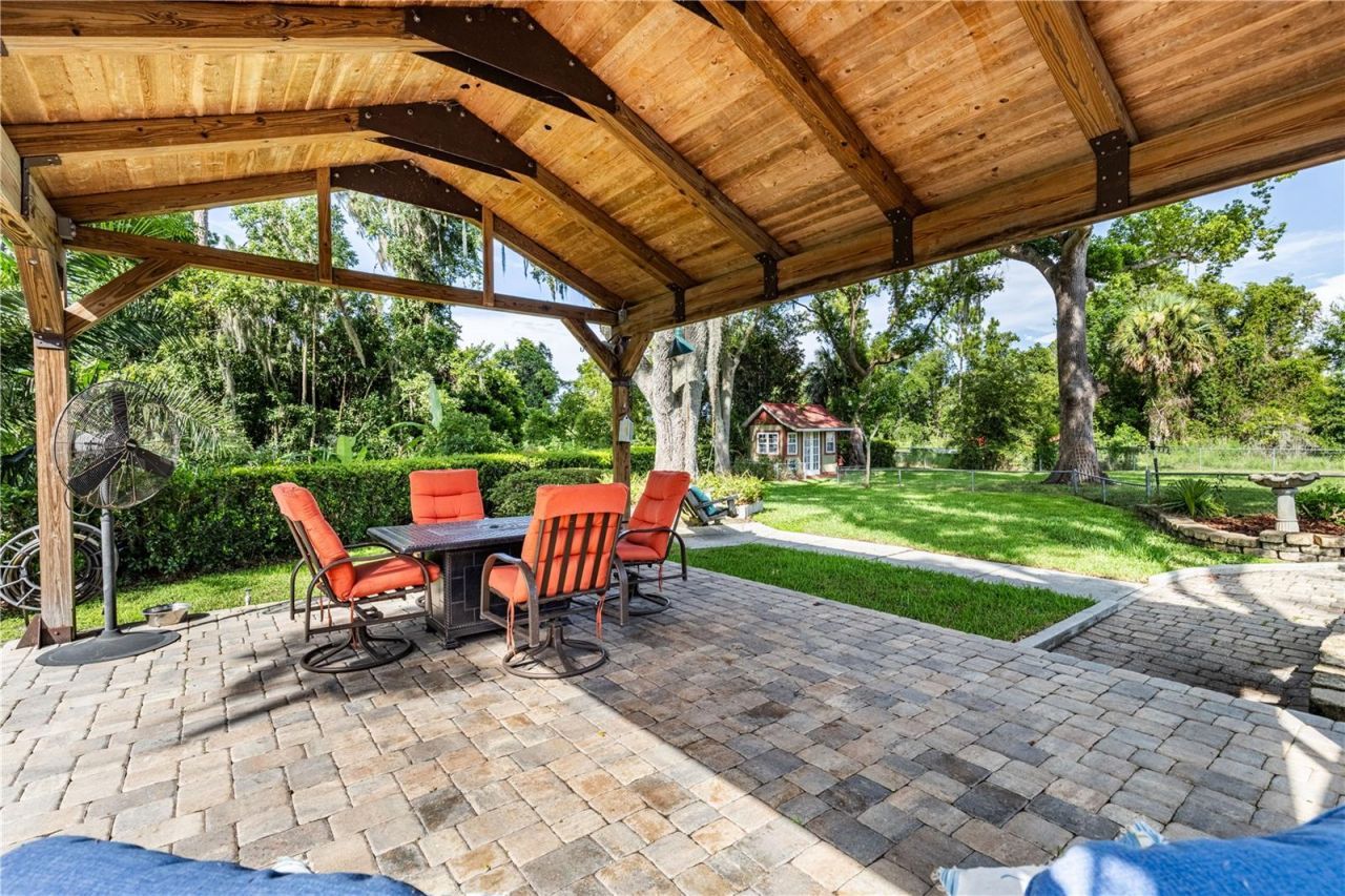 32834 Lakeshore Drive, Tavares, FL 32778 Photo