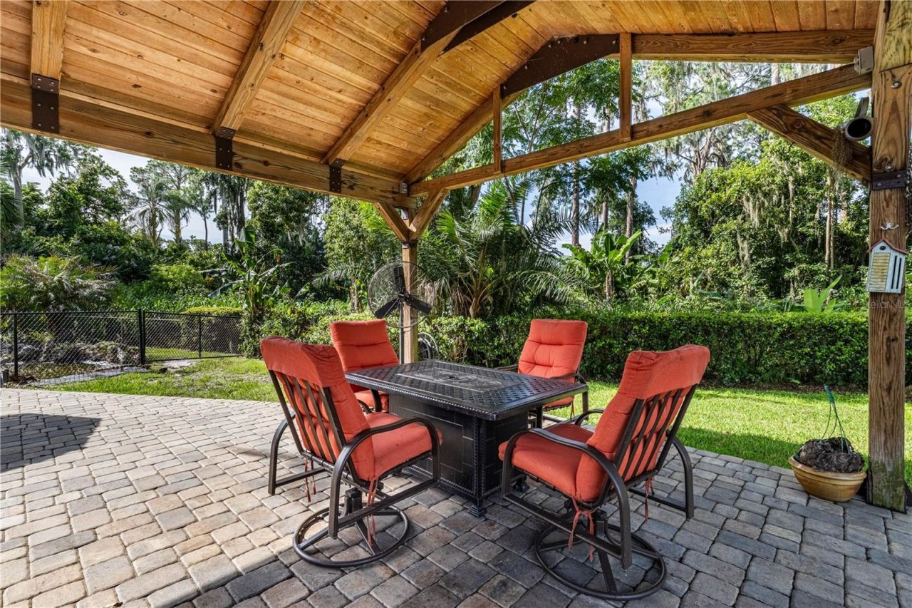 32834 Lakeshore Drive, Tavares, FL 32778 Photo