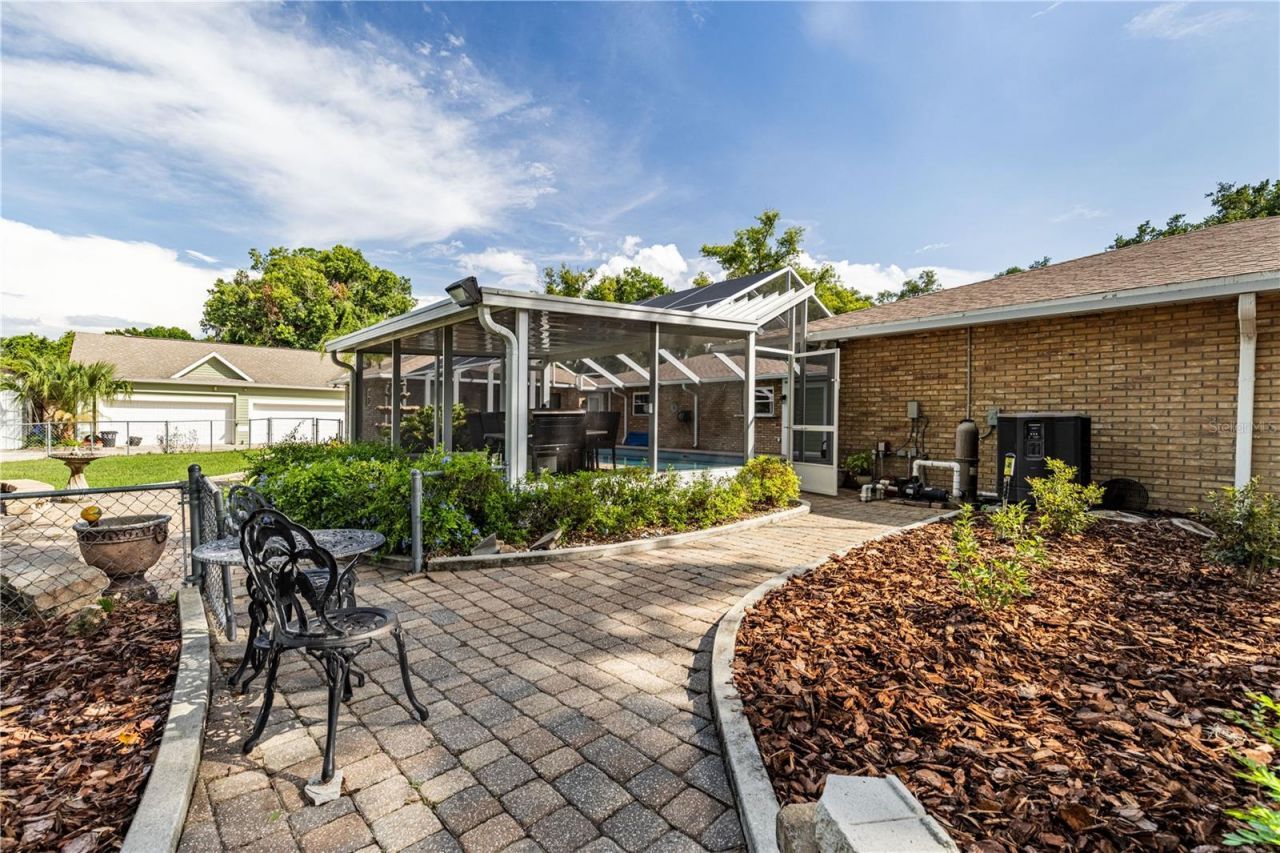 32834 Lakeshore Drive, Tavares, FL 32778 Photo