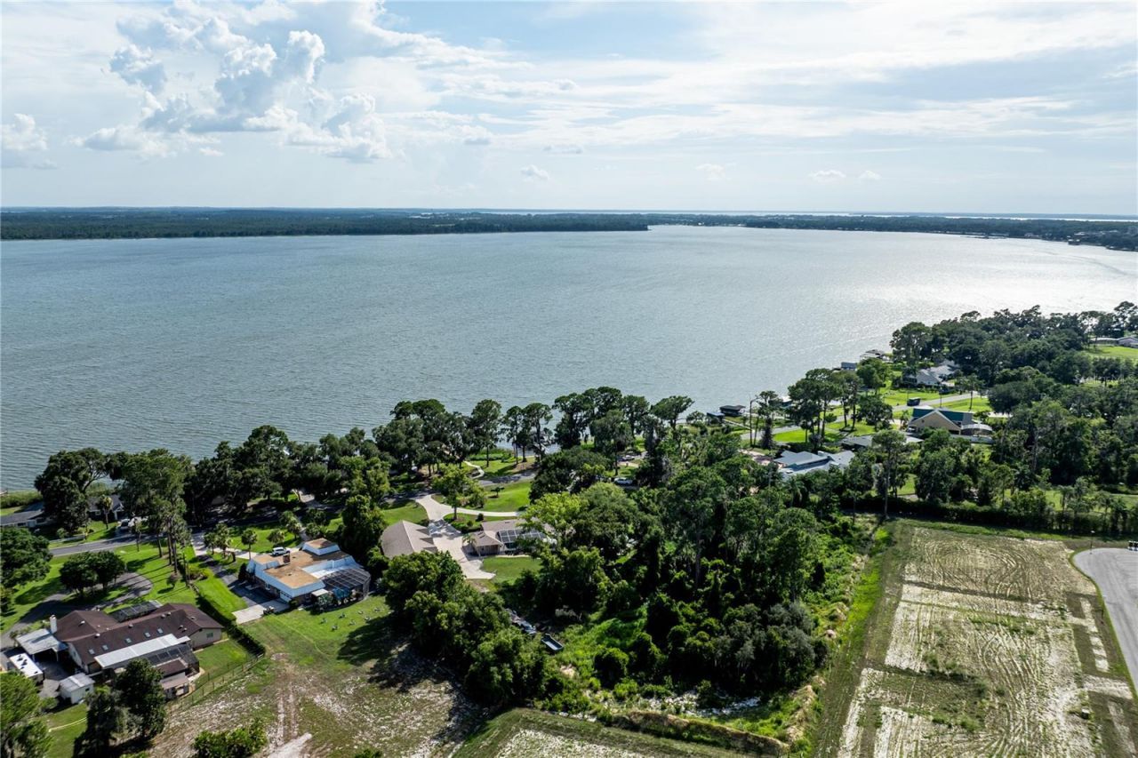 32834 Lakeshore Drive, Tavares, FL 32778 Photo