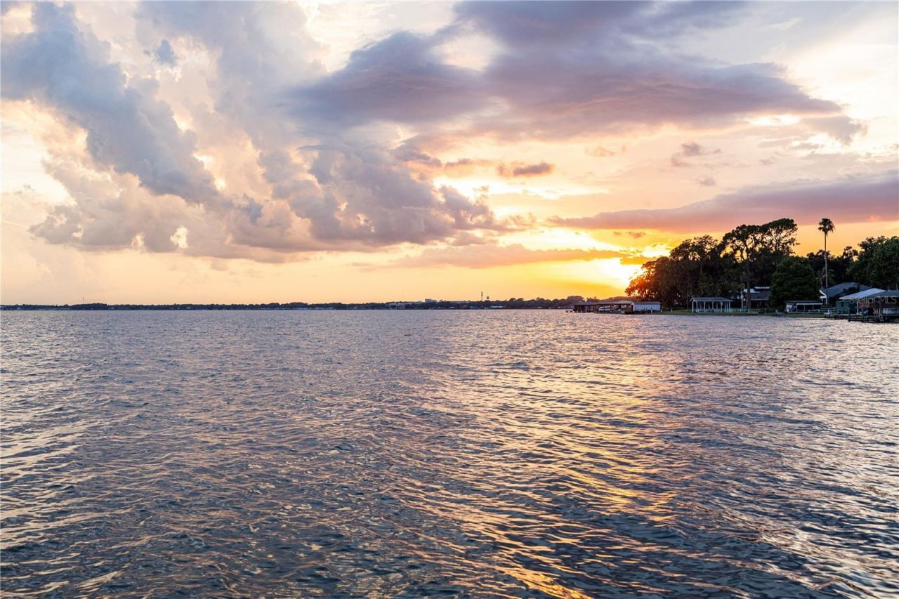 32834 Lakeshore Drive, Tavares, FL 32778 Photo