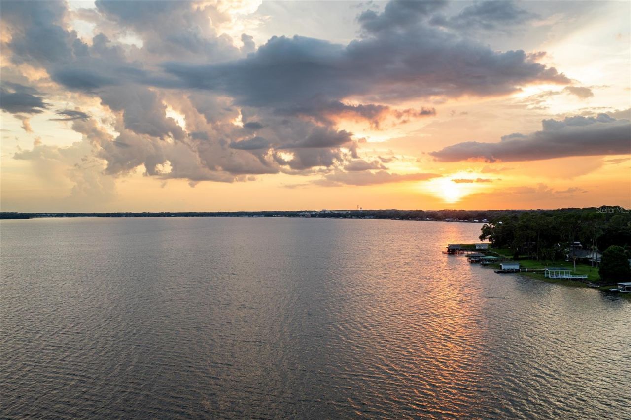 32834 Lakeshore Drive, Tavares, FL 32778 Photo