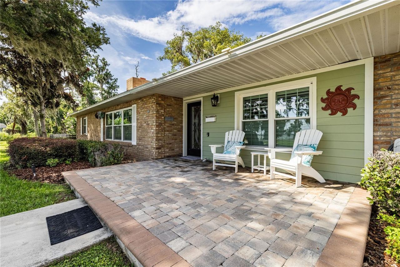 32834 Lakeshore Drive, Tavares, FL 32778 Photo