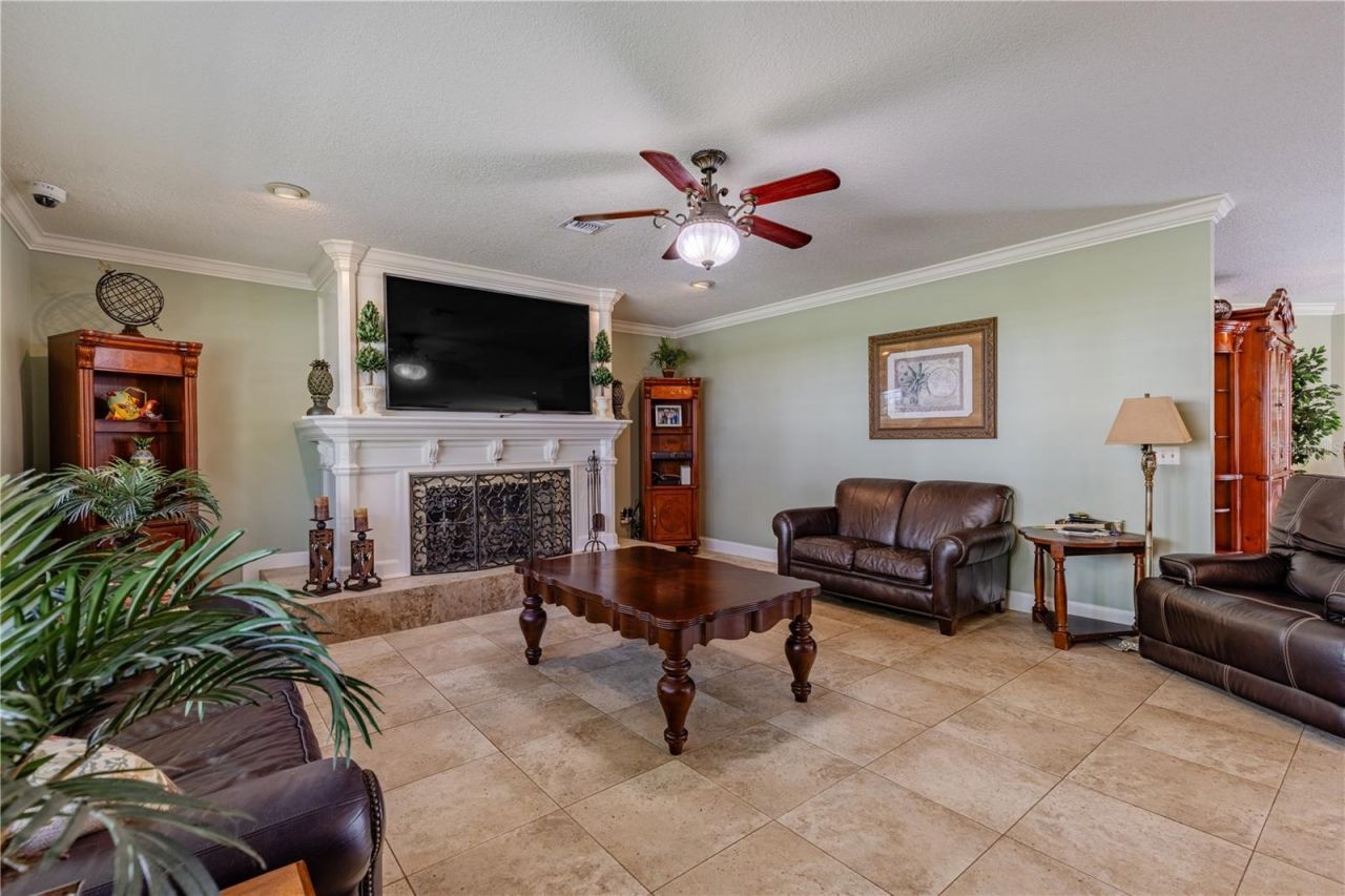 32834 Lakeshore Drive, Tavares, FL 32778 Photo