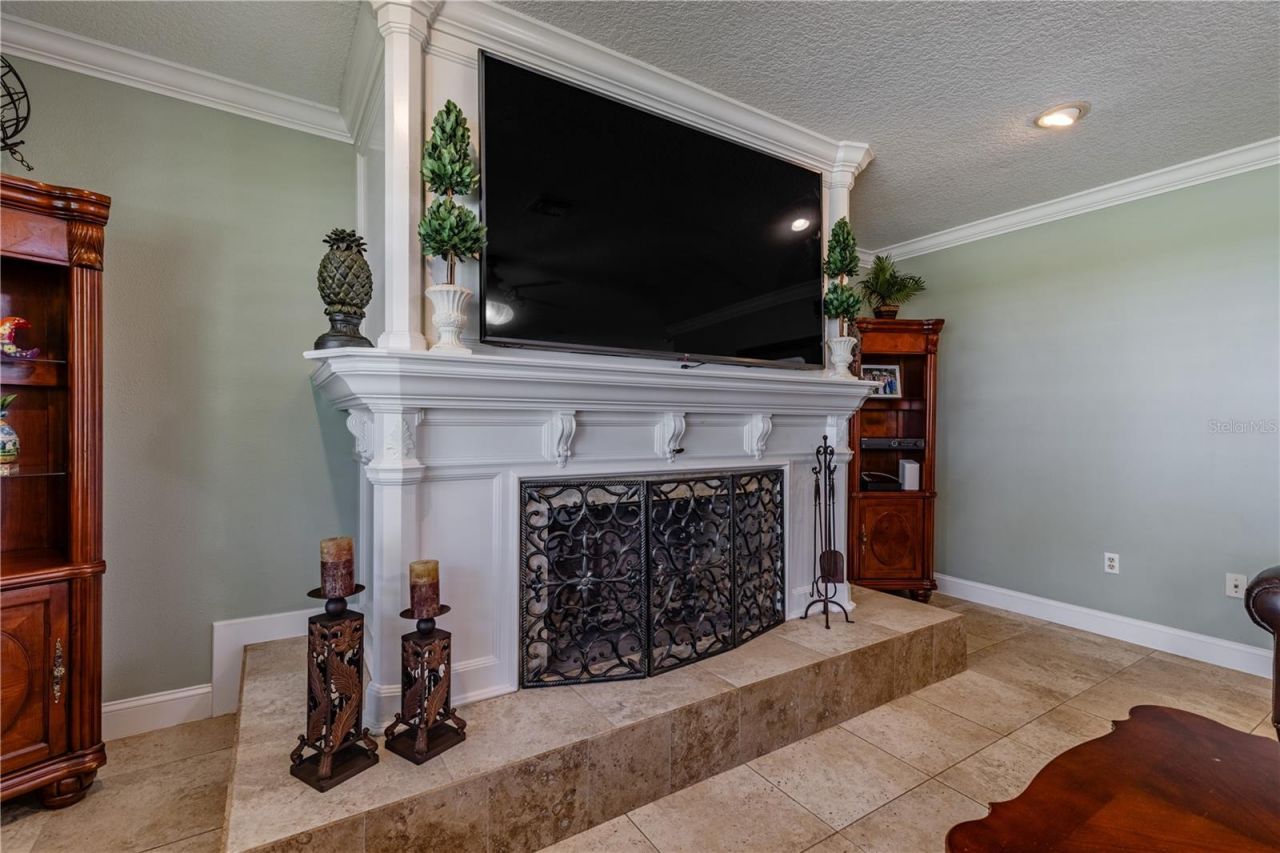 32834 Lakeshore Drive, Tavares, FL 32778 Photo