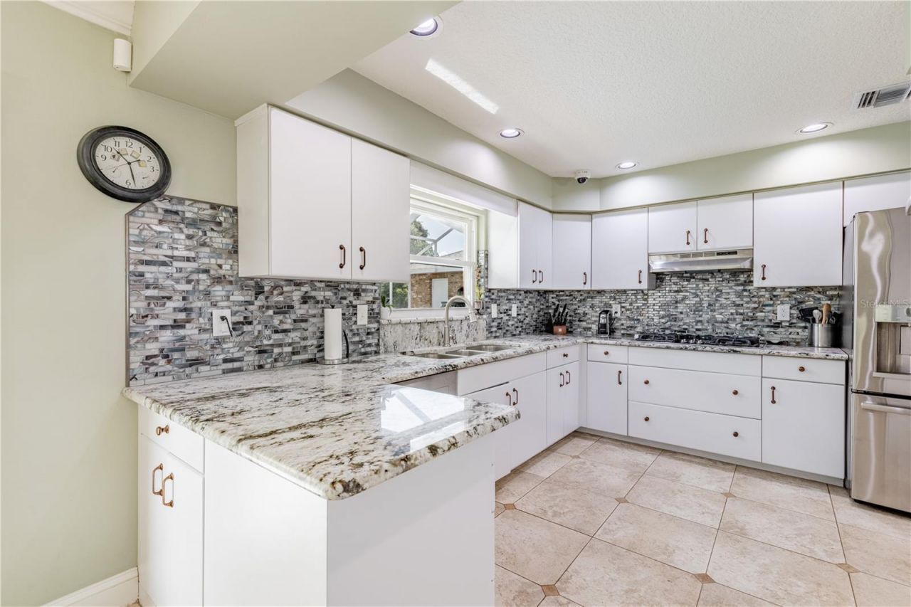 32834 Lakeshore Drive, Tavares, FL 32778 Photo
