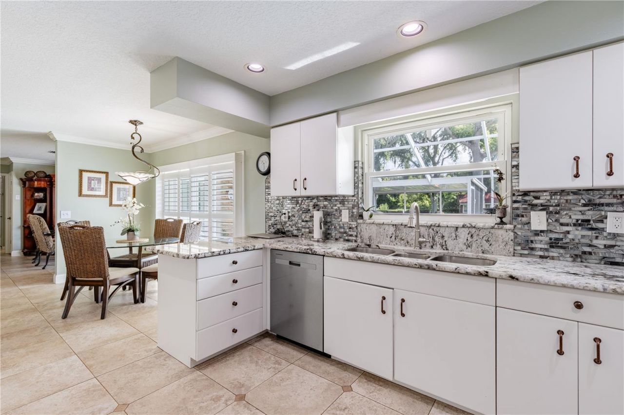 32834 Lakeshore Drive, Tavares, FL 32778 Photo