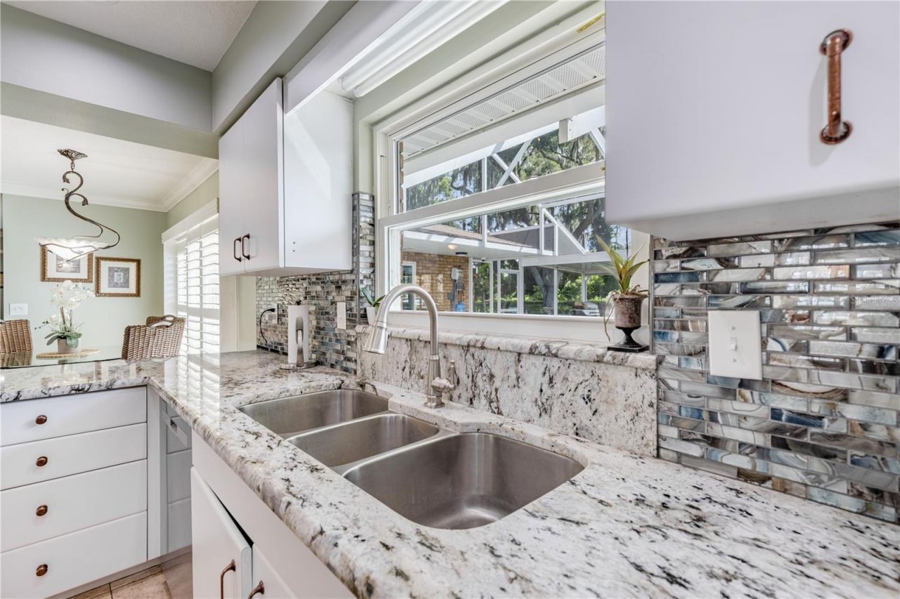 32834 Lakeshore Drive, Tavares, FL 32778 Photo