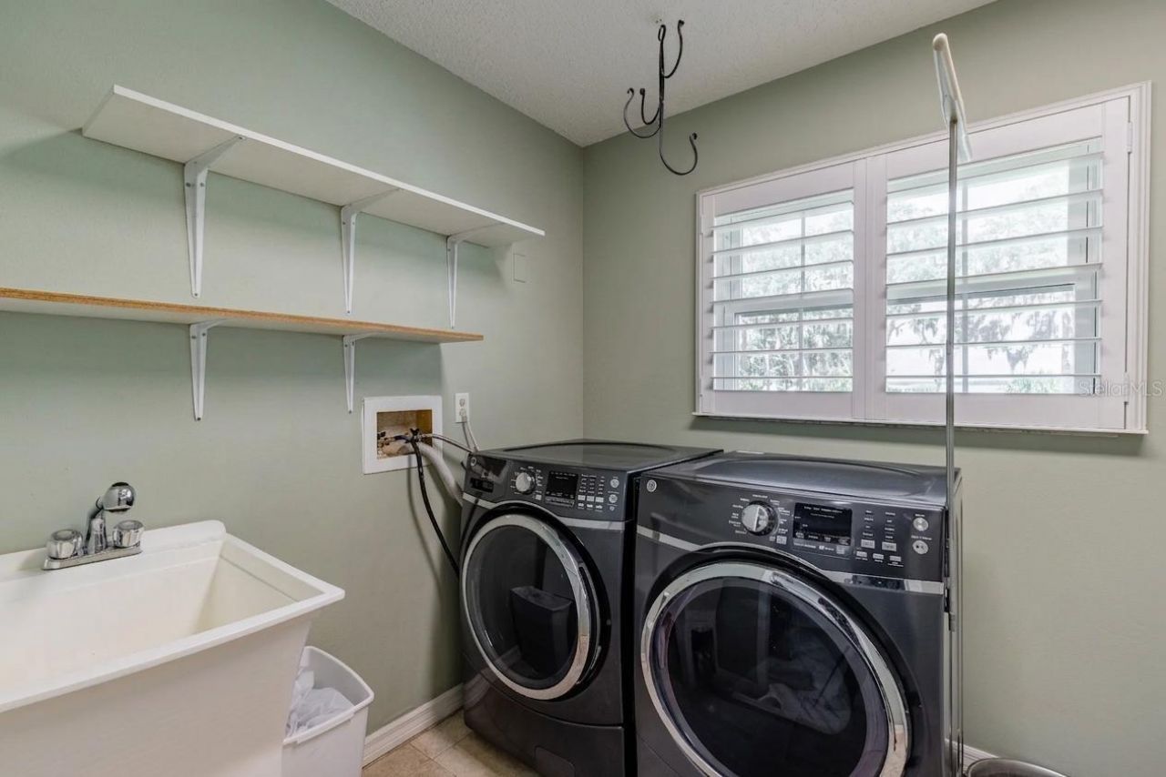 32834 Lakeshore Drive, Tavares, FL 32778 Photo