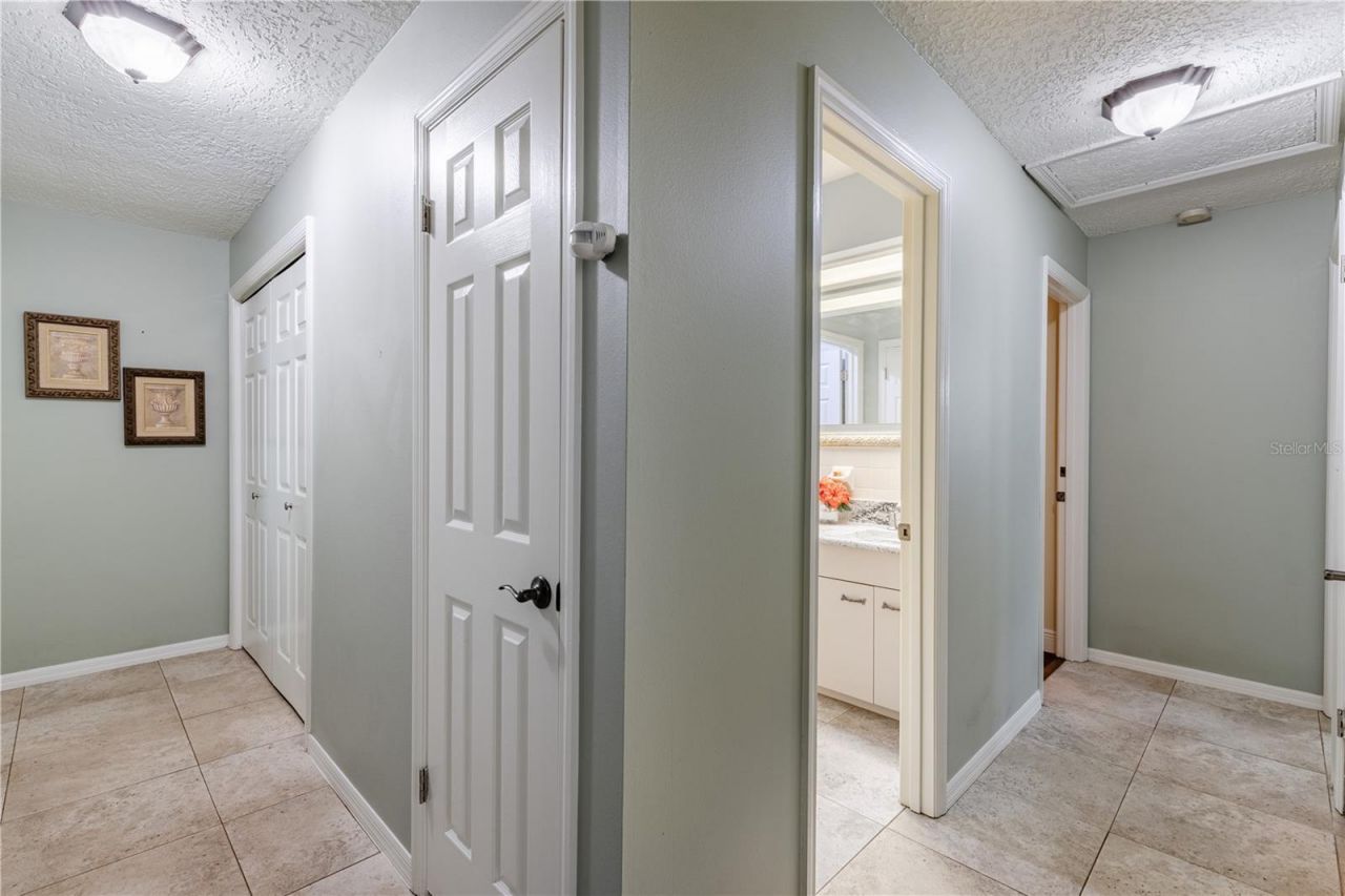 32834 Lakeshore Drive, Tavares, FL 32778 Photo