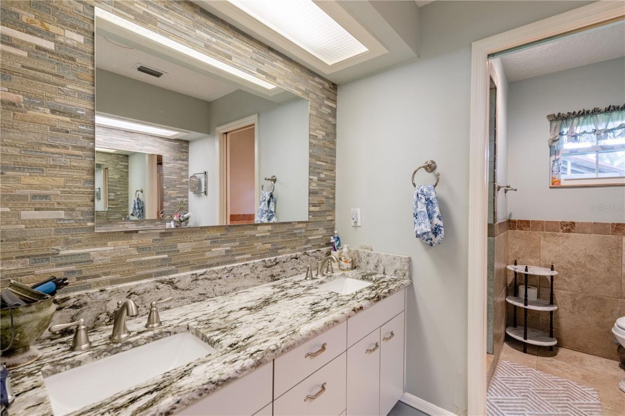 32834 Lakeshore Drive, Tavares, FL 32778 Photo