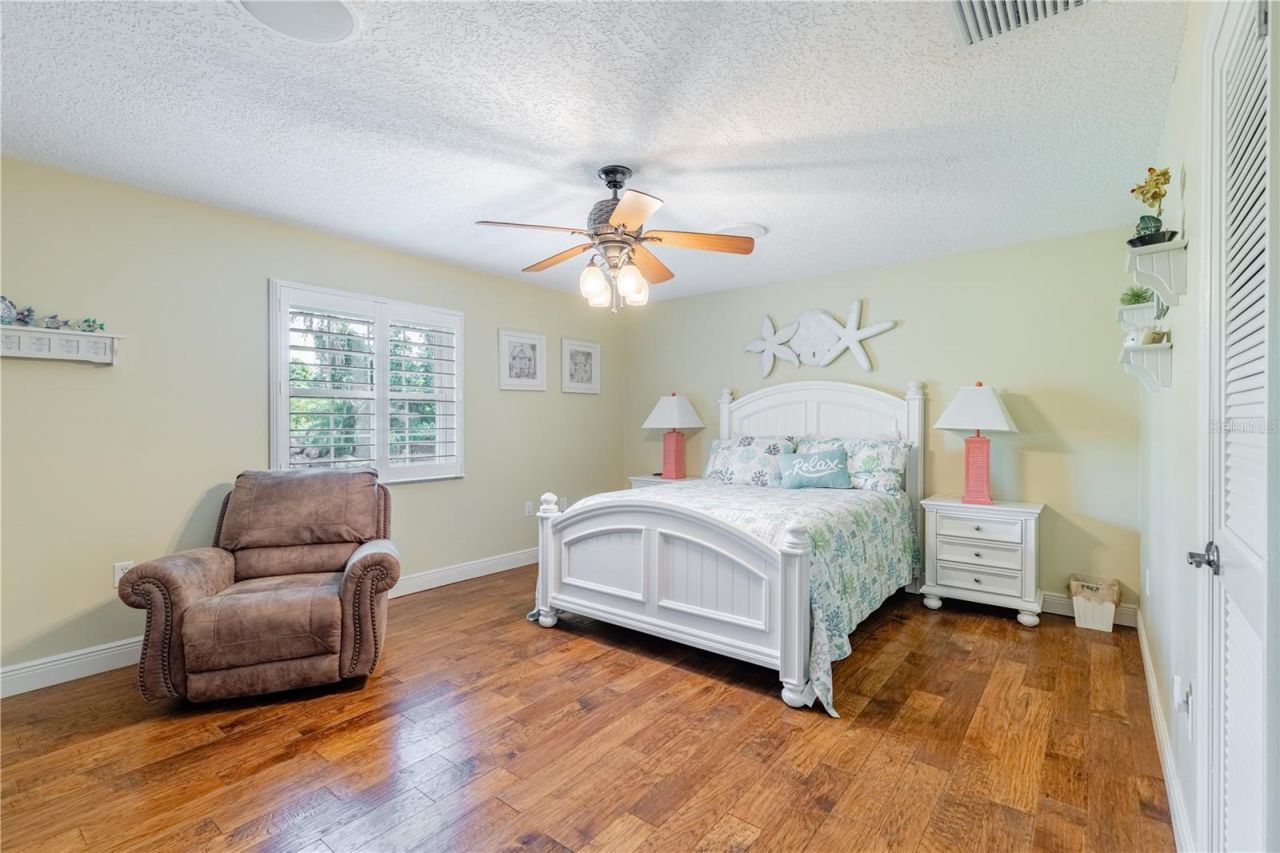 32834 Lakeshore Drive, Tavares, FL 32778 Photo