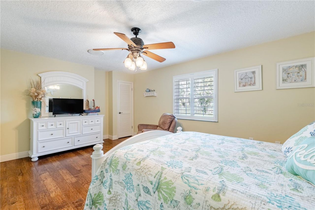 32834 Lakeshore Drive, Tavares, FL 32778 Photo
