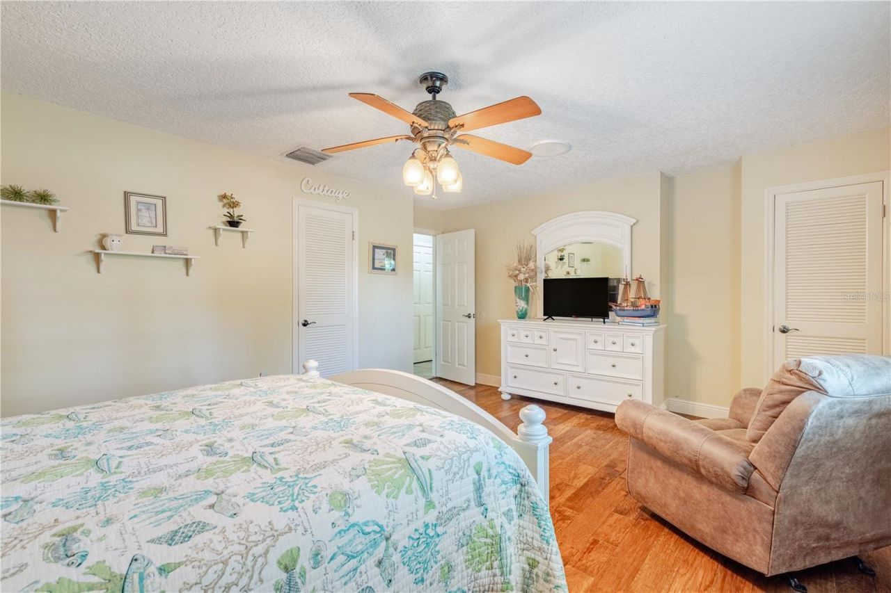 32834 Lakeshore Drive, Tavares, FL 32778 Photo