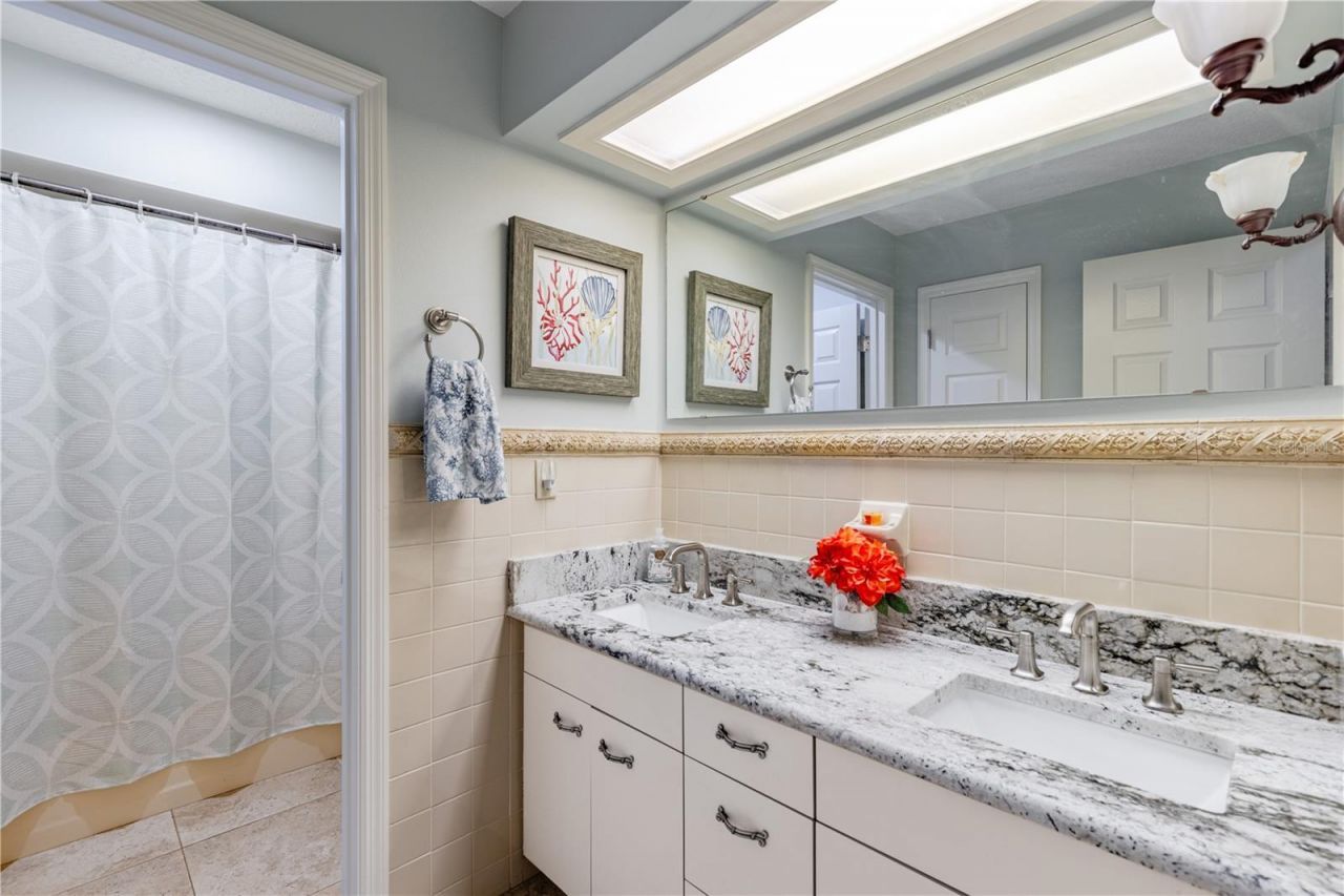 32834 Lakeshore Drive, Tavares, FL 32778 Photo