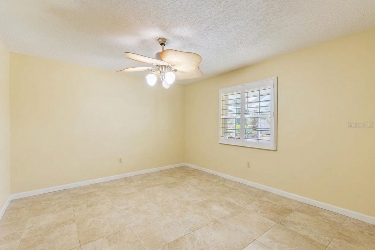 32834 Lakeshore Drive, Tavares, FL 32778 Photo
