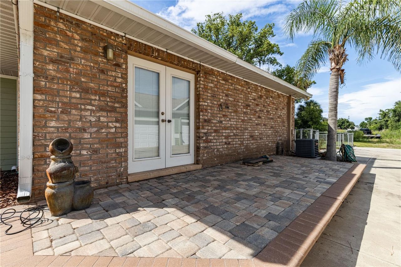 32834 Lakeshore Drive, Tavares, FL 32778 Photo