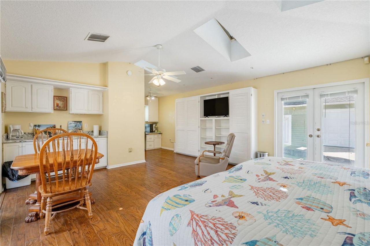 32834 Lakeshore Drive, Tavares, FL 32778 Photo