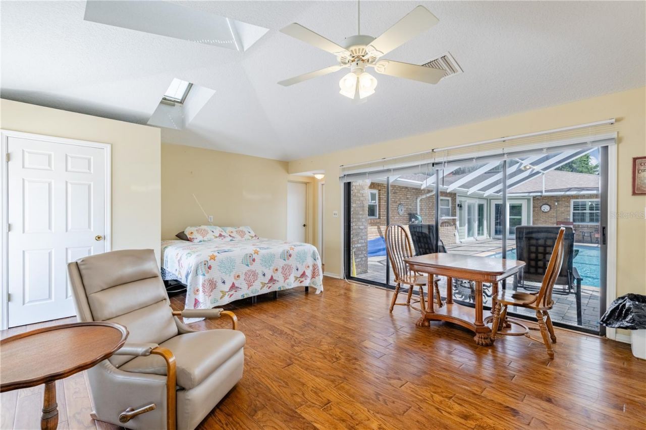 32834 Lakeshore Drive, Tavares, FL 32778 Photo