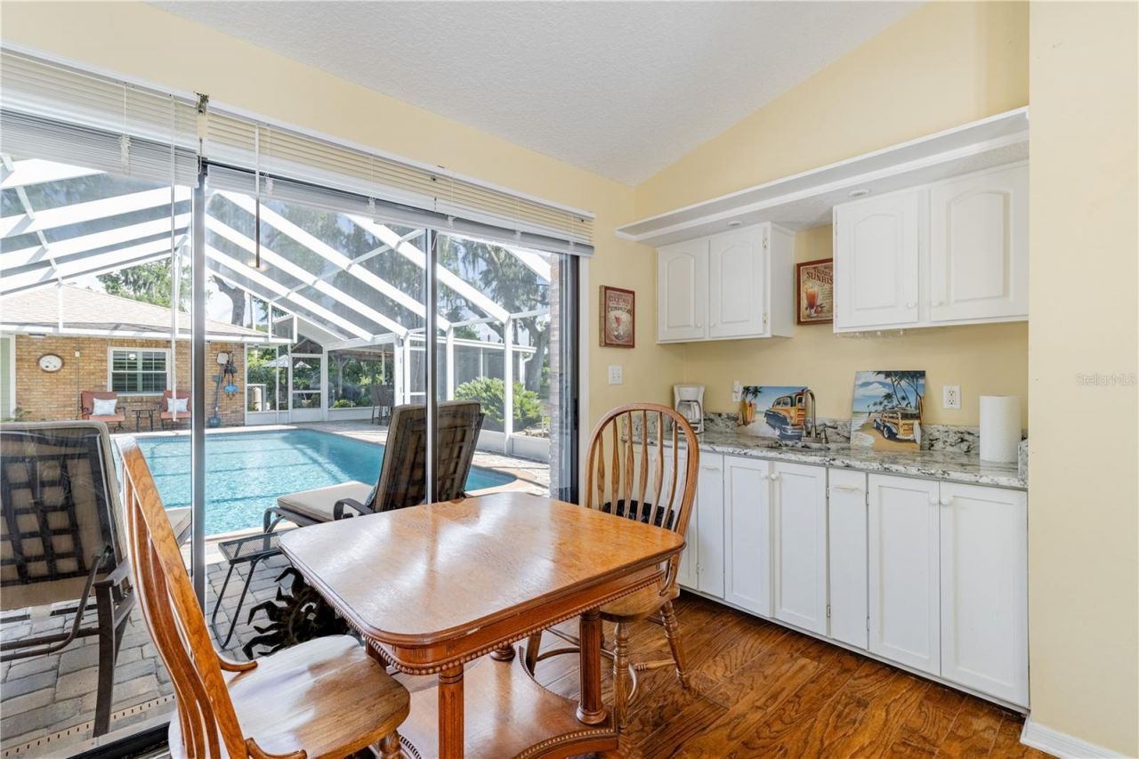 32834 Lakeshore Drive, Tavares, FL 32778 Photo