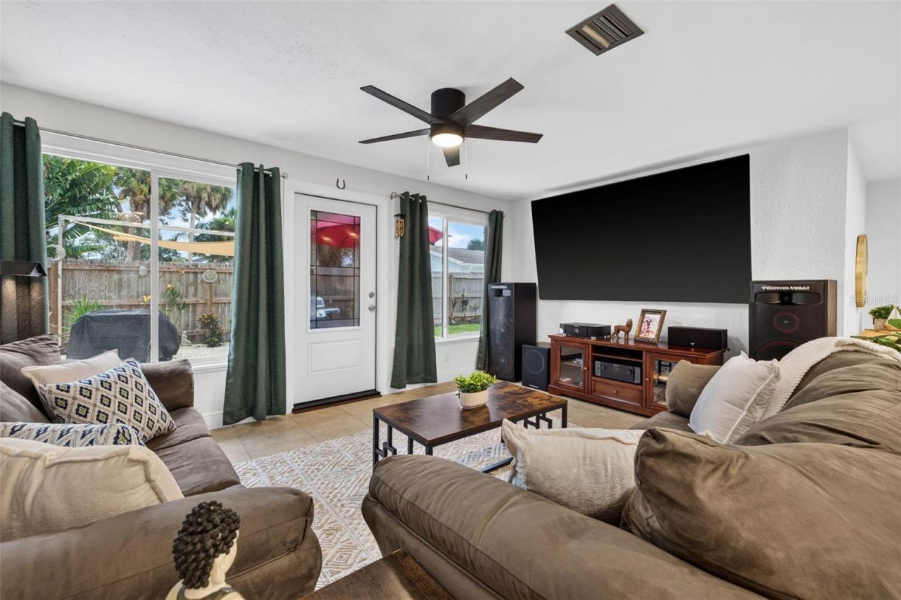 1667 N Dakota Avenue Ne, Saint Petersburg, FL 33703 Photo