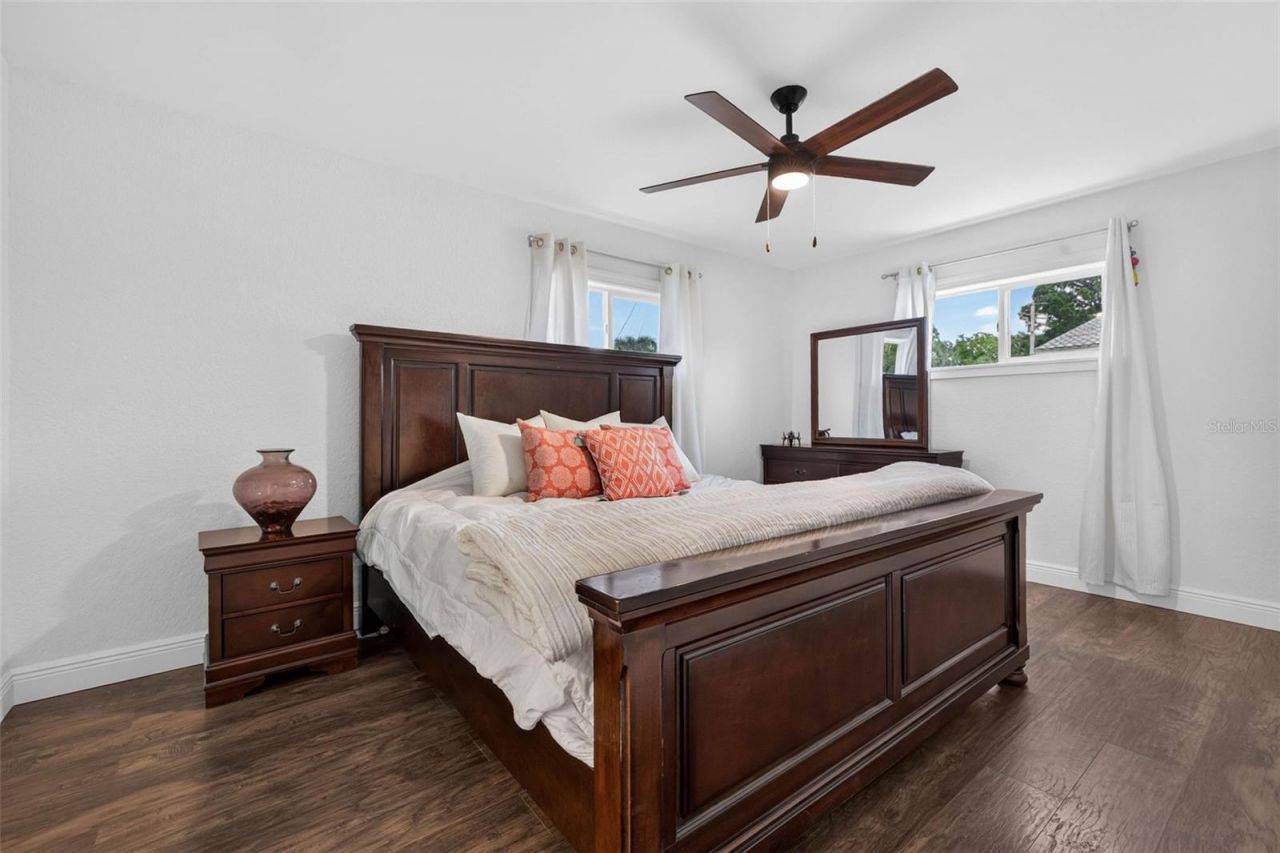 1667 N Dakota Avenue Ne, Saint Petersburg, FL 33703 Photo