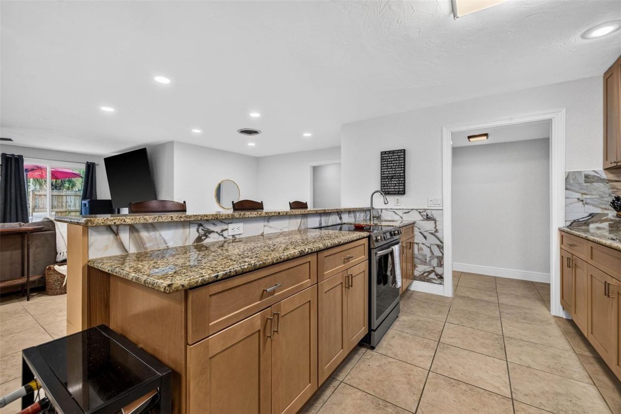 1667 N Dakota Avenue Ne, Saint Petersburg, FL 33703 Photo
