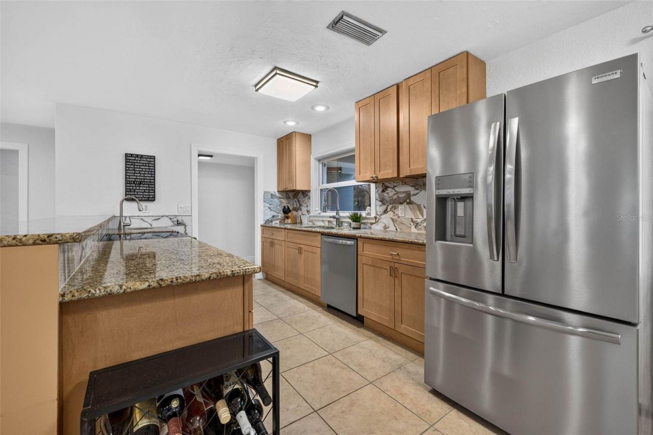 1667 N Dakota Avenue Ne, Saint Petersburg, FL 33703 Photo