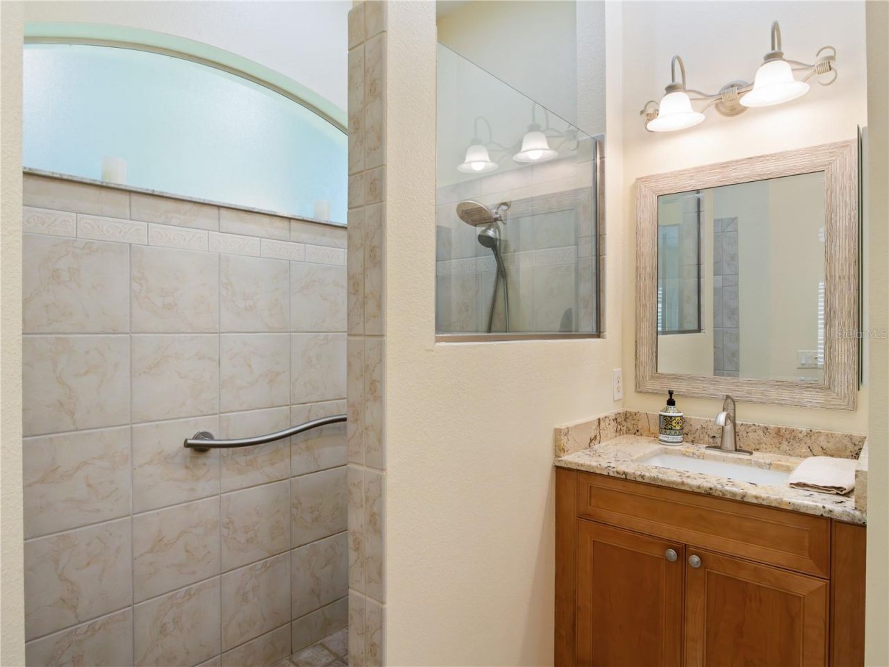 9513 Serra Court , Howey in the Hills, FL 34737 Photo