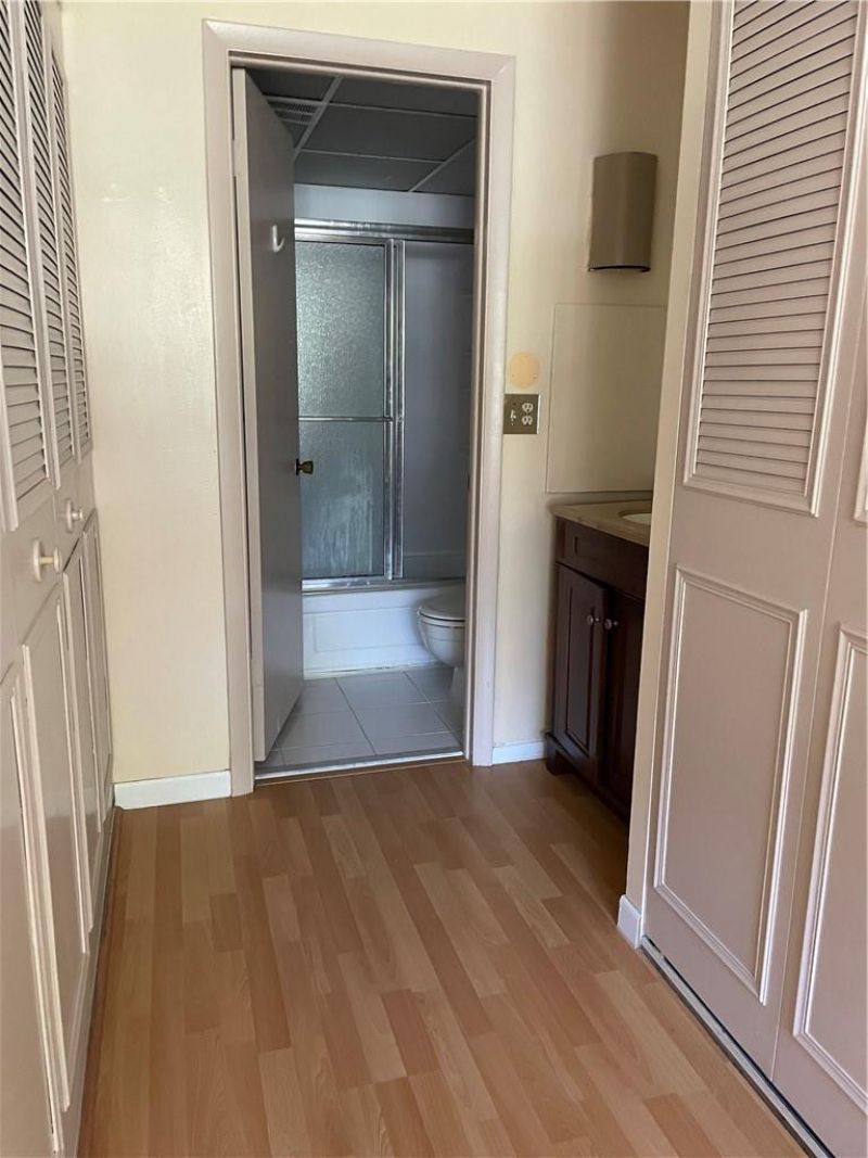 3660 Inverrary Drive, Unit 2f, Lauderhill, FL 33319 Photo