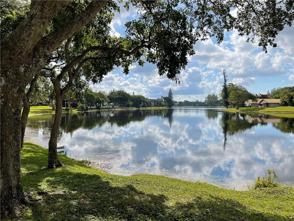 3660 Inverrary Drive, Unit 2f, Lauderhill, FL 33319 Photo