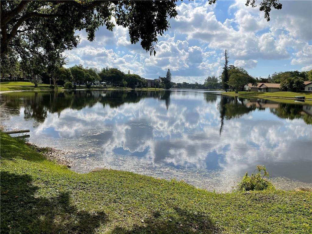 3660 Inverrary Drive, Unit 2f, Lauderhill, FL 33319 Photo