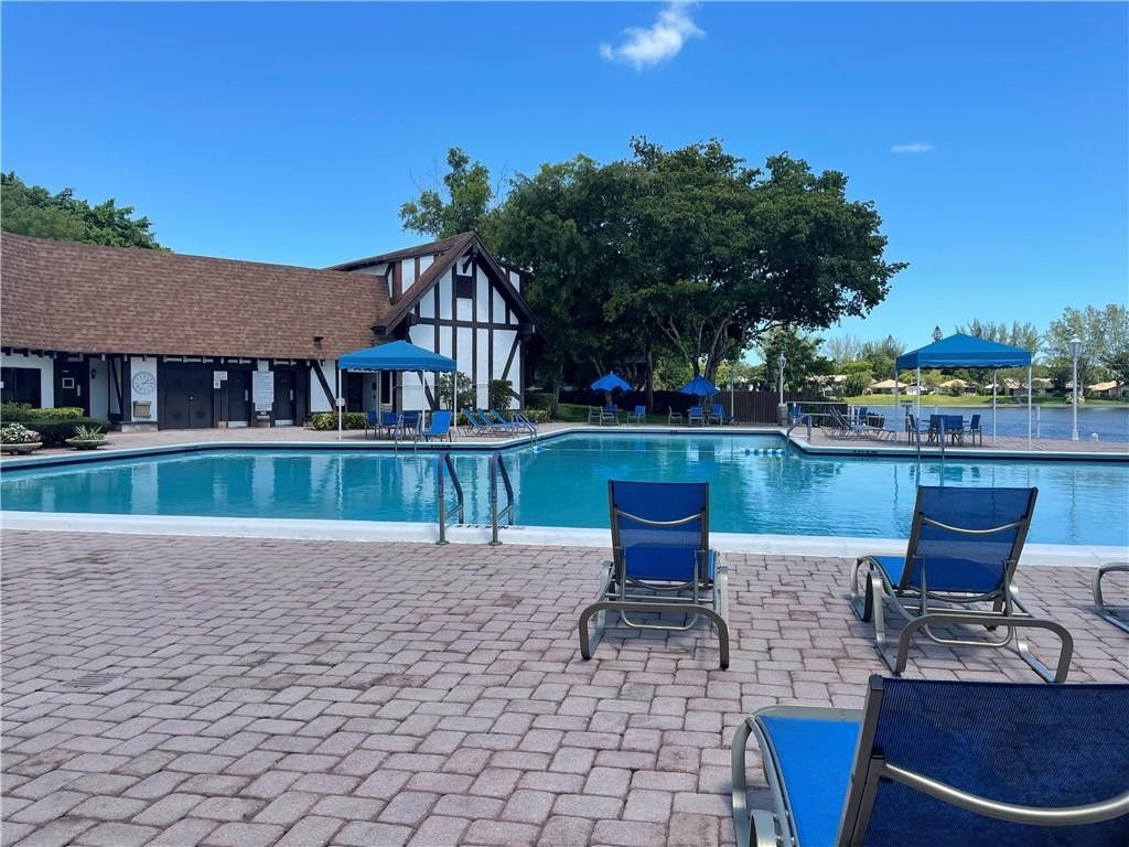 3660 Inverrary Drive, Unit 2f, Lauderhill, FL 33319 Photo