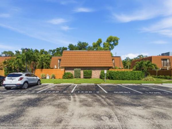 1438 Park Shore Circle, Unit 3, Fort Myers, FL 33901