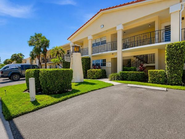 2160 NE 36th Street, Unit 37, Lighthouse Point, FL 33064
