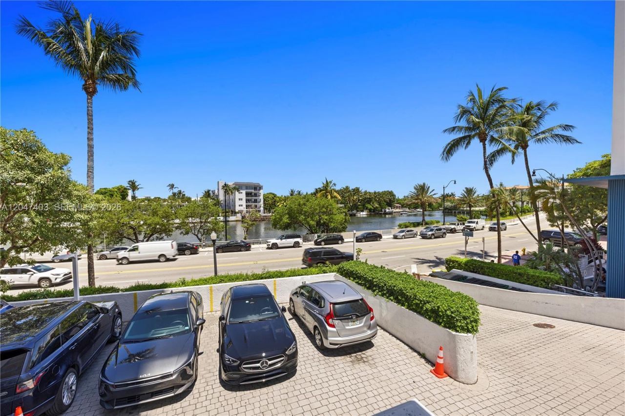 2457 Collins Ave , Unit 201, Miami Beach, FL 33140 Photo