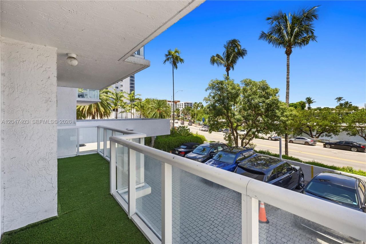2457 Collins Ave , Unit 201, Miami Beach, FL 33140 Photo