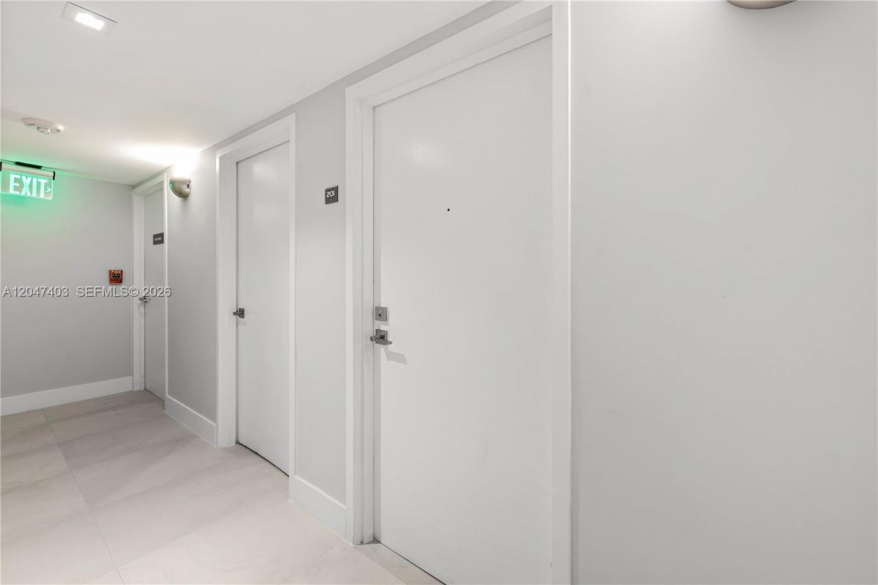 2457 Collins Ave , Unit 201, Miami Beach, FL 33140 Photo