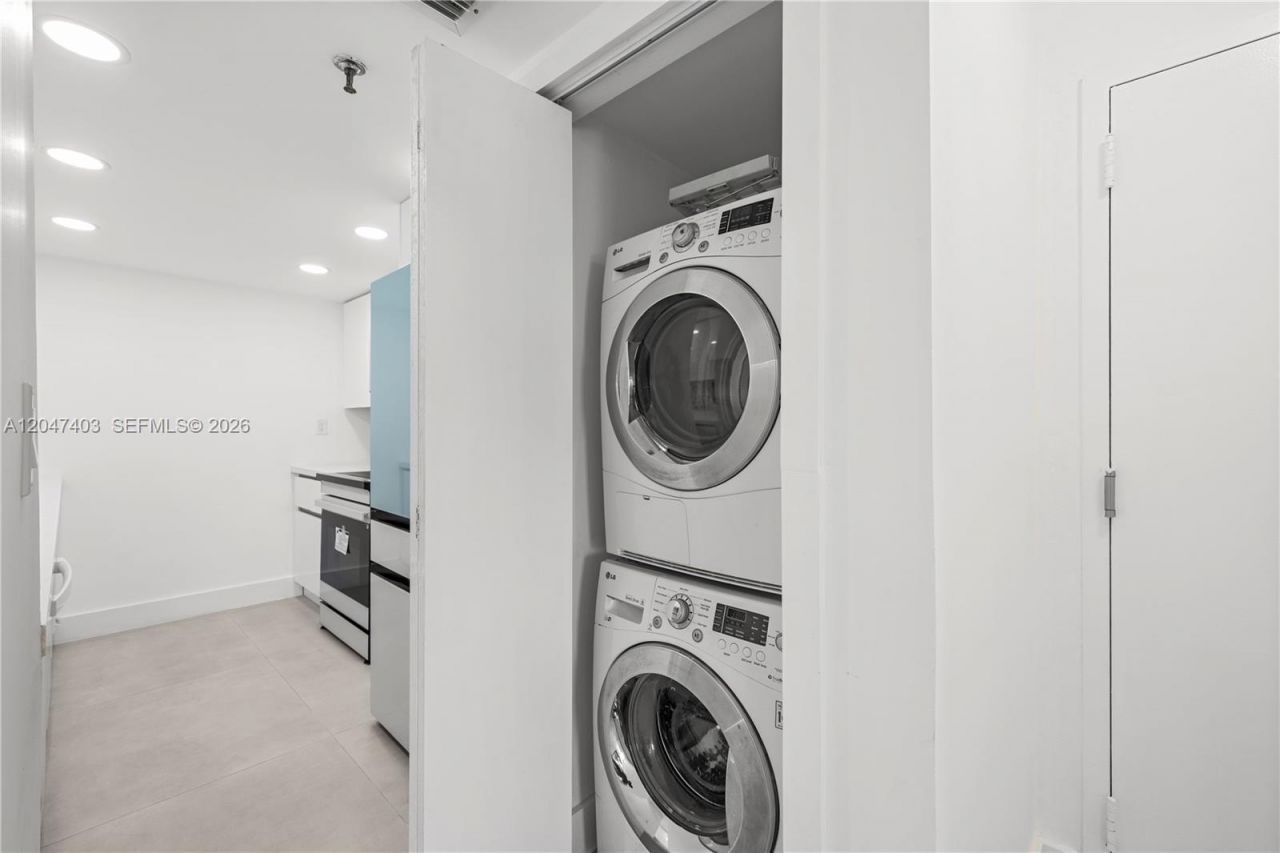 2457 Collins Ave , Unit 201, Miami Beach, FL 33140 Photo