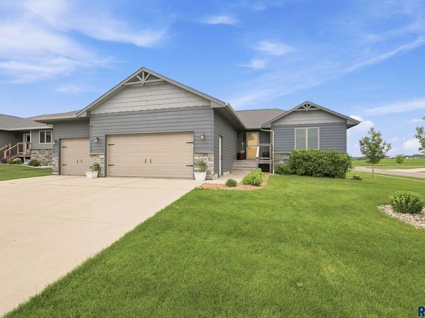 4001 S Appollonia Ct, Sioux Falls, SD 57110