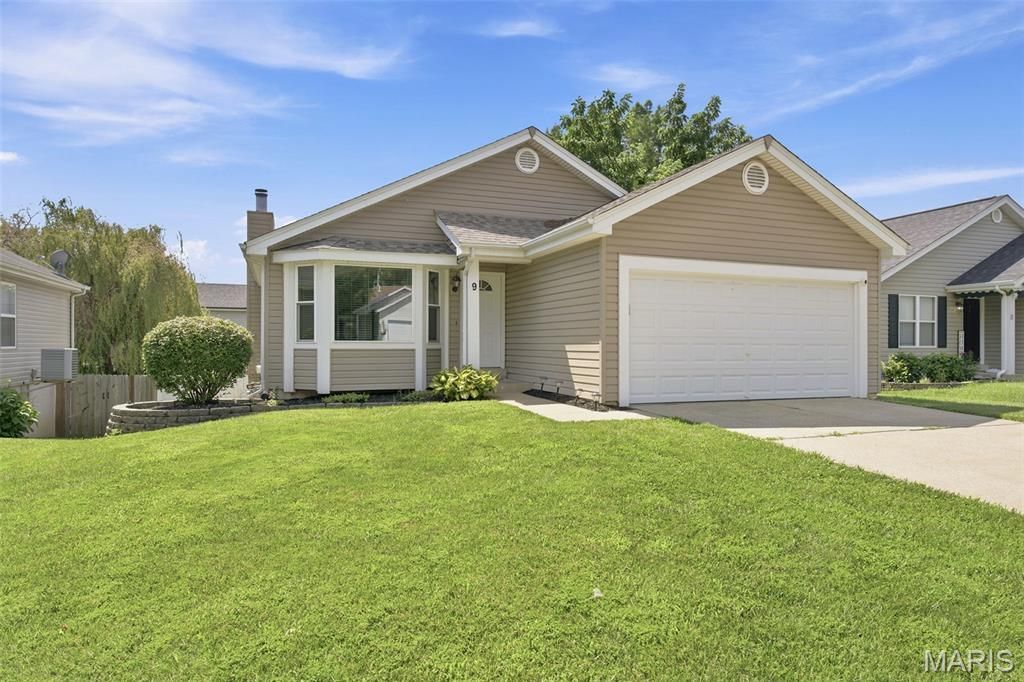 9 Queensboro Drive, Saint Peters, MO 63376 Main Photo