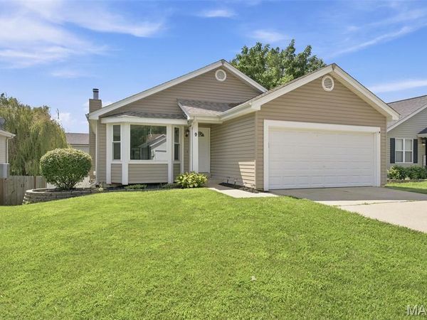 9 Queensboro Drive, St Peters, MO 63376