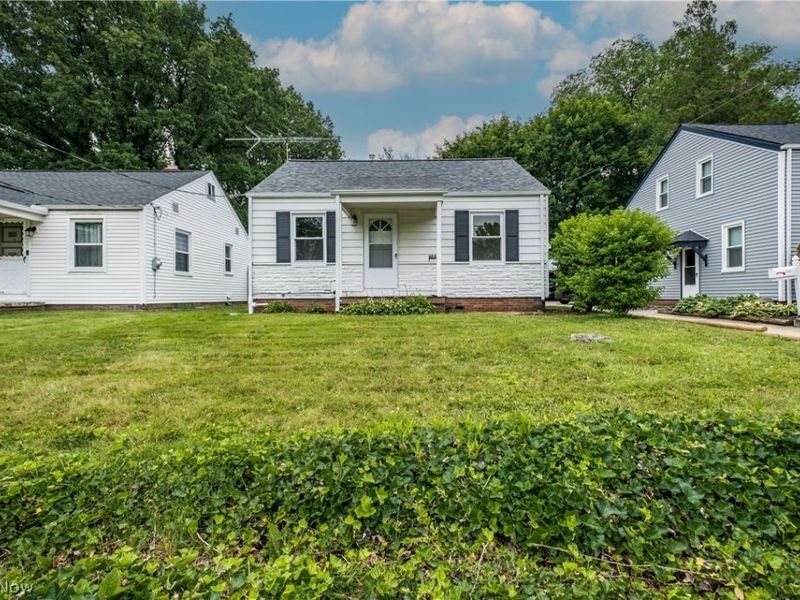 3518 Arnold Avenue NW, Canton, OH 44709 Photo 2