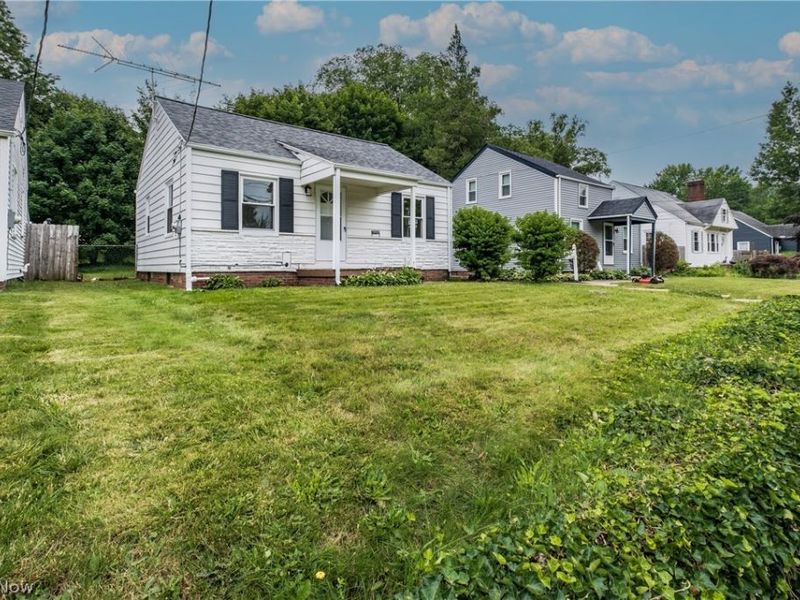 3518 Arnold Avenue NW, Canton, OH 44709 Photo 3