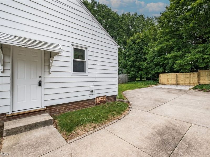 3518 Arnold Avenue NW, Canton, OH 44709 Photo 6