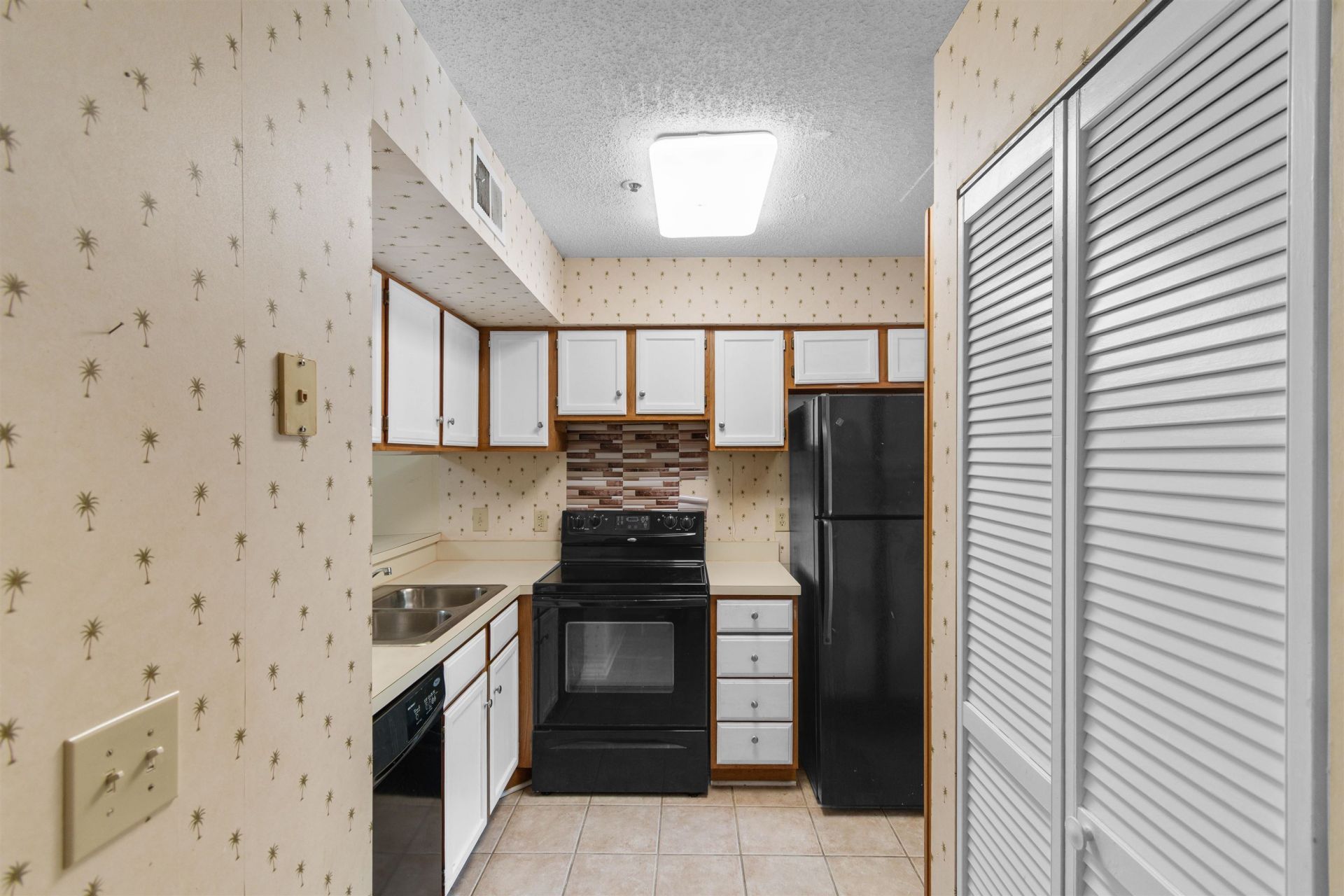 4601 Greenbriar Dr.  Photo 6