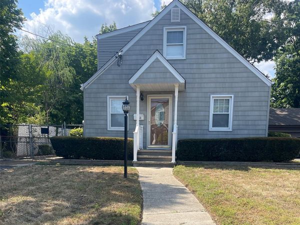 1760 Slocum Street, Hewlett, NY 11557